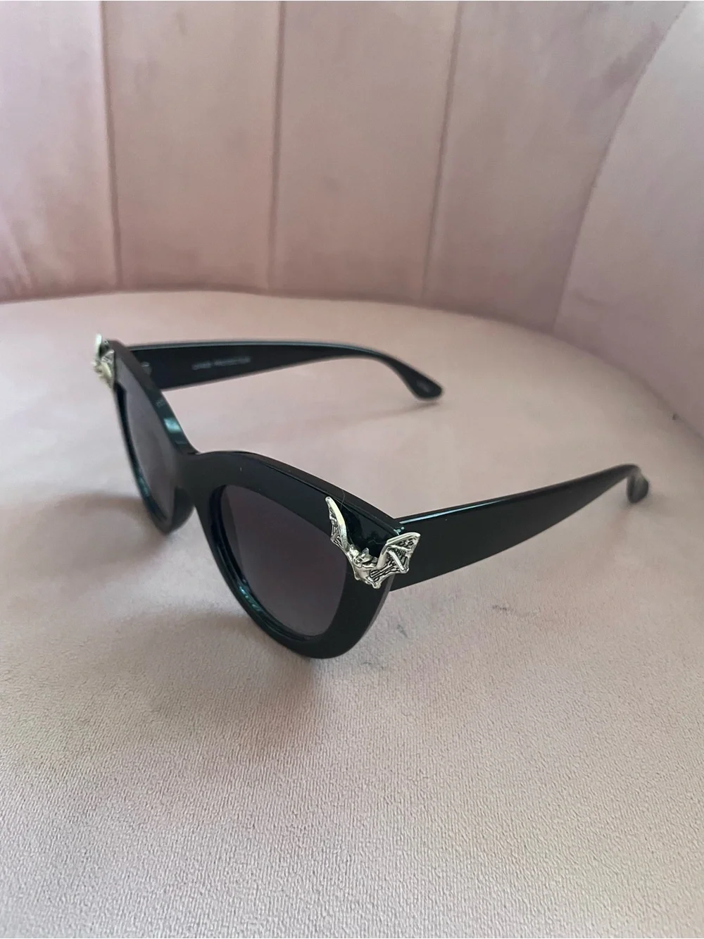 Cat-eye Black Sunglasses w Bat Wings